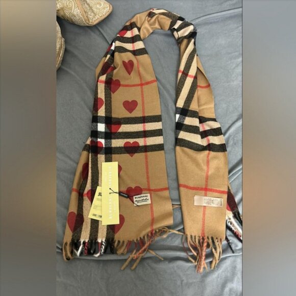 Burberry 100% Cashmere Red Heart Scarf - Picture 1 of 5
